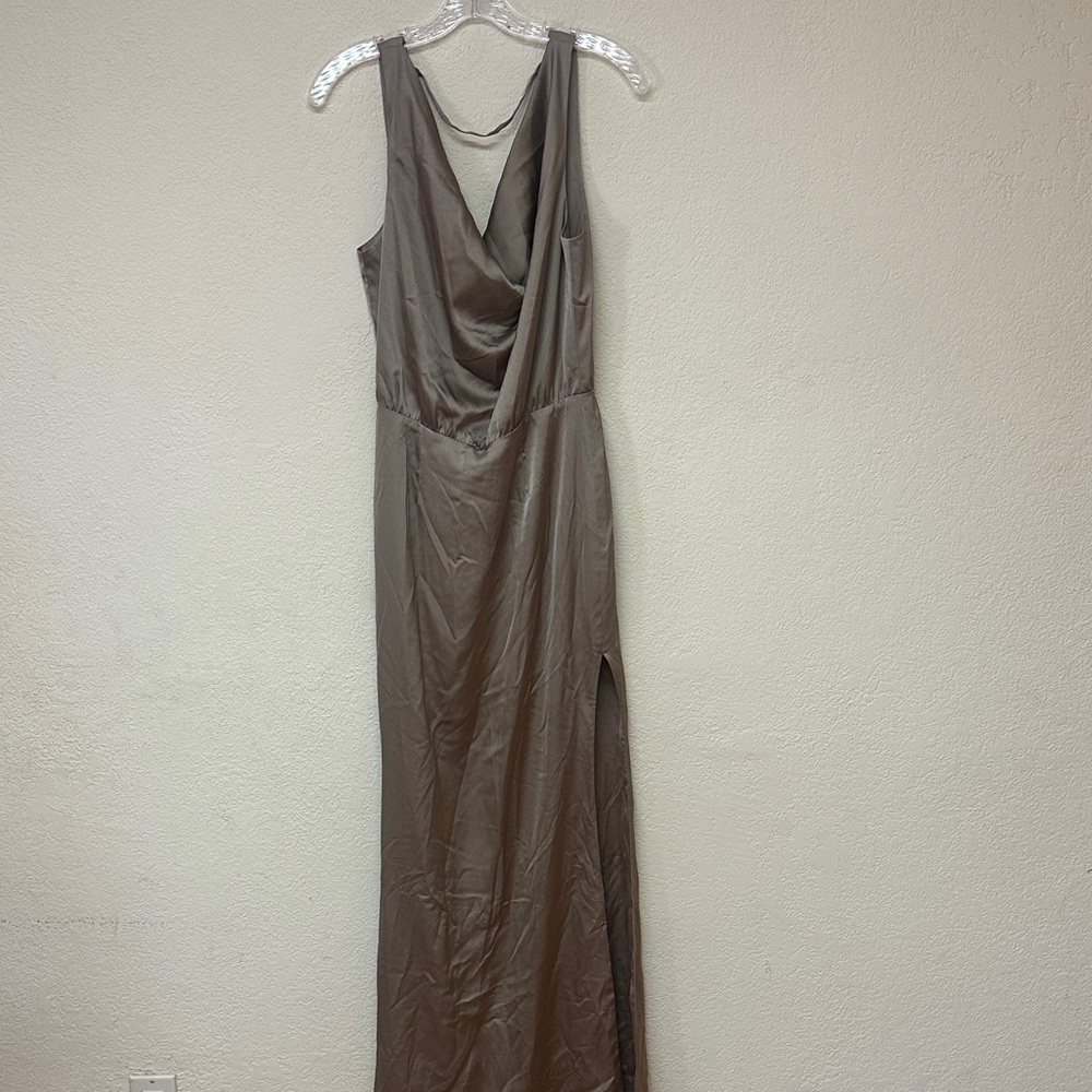 Fame & Partners womans Elegant tan satin Sleeveless maxi Dress size S